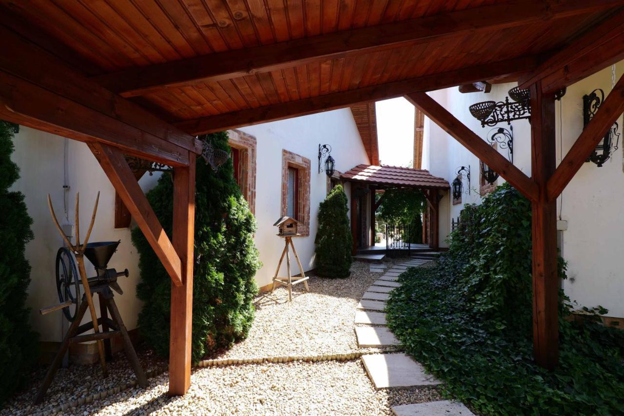 Nyilas Fogadó Nyiregyhaza Exterior foto