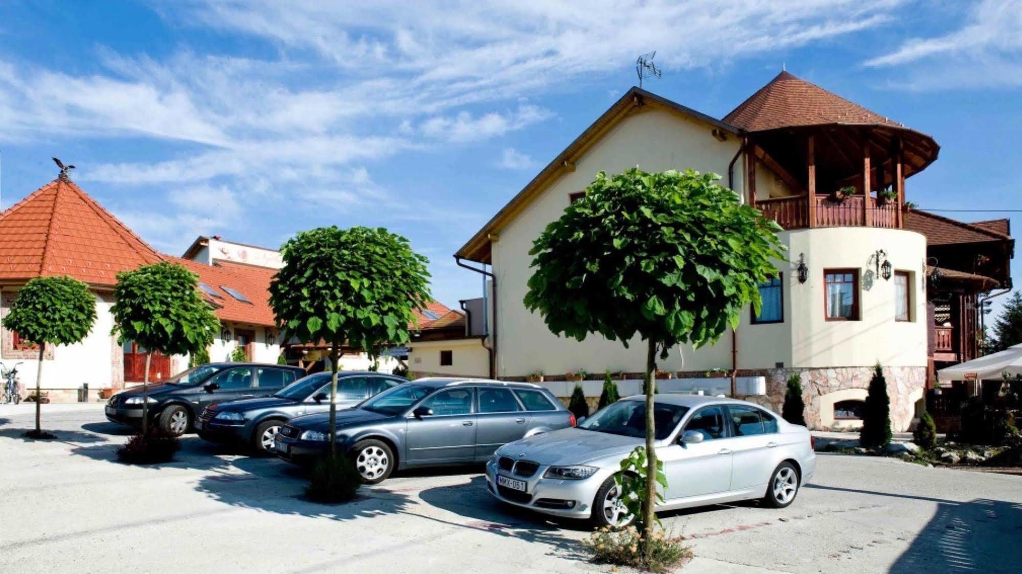 Nyilas Fogadó Nyiregyhaza Exterior foto