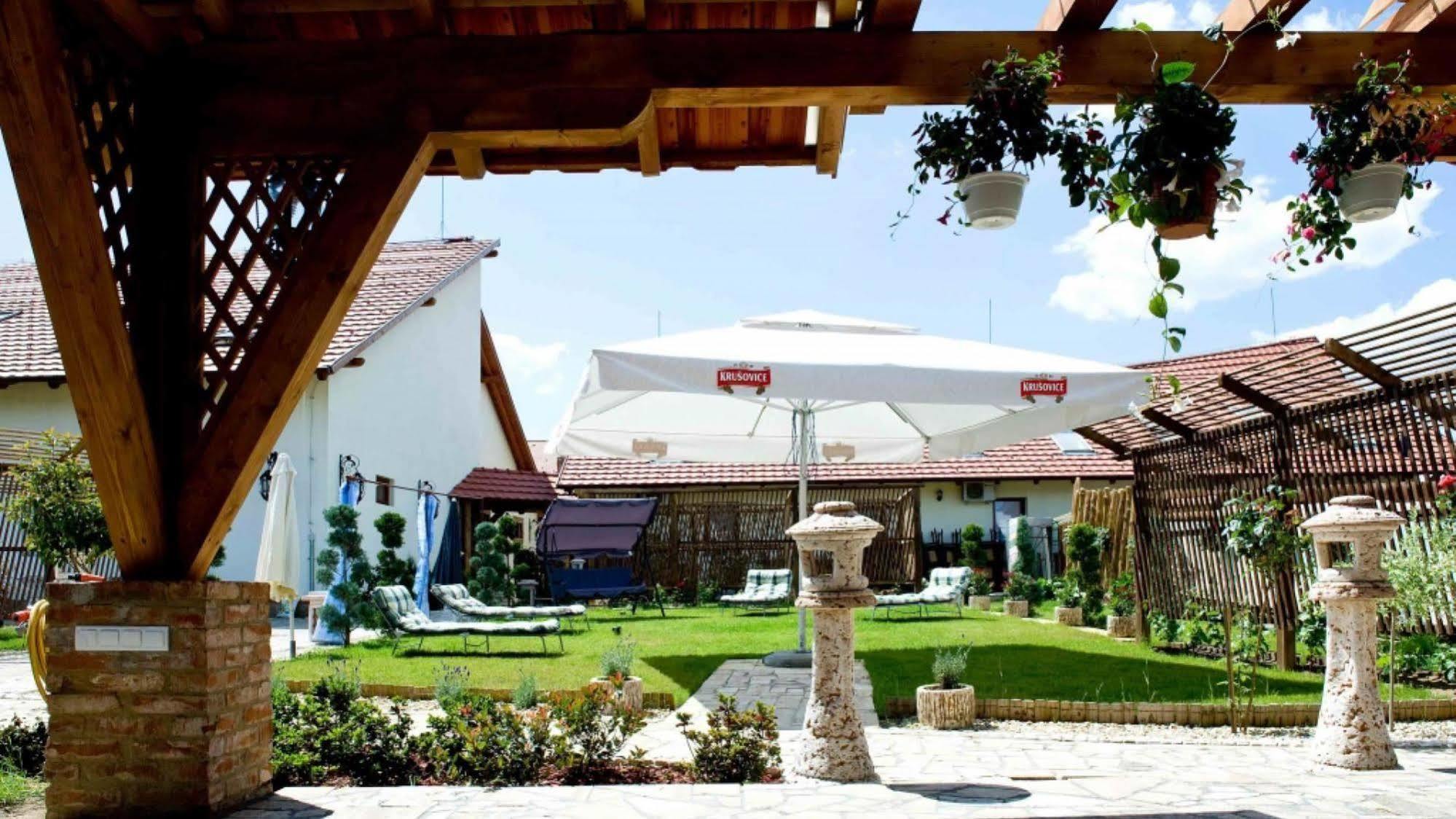 Nyilas Fogadó Nyiregyhaza Exterior foto